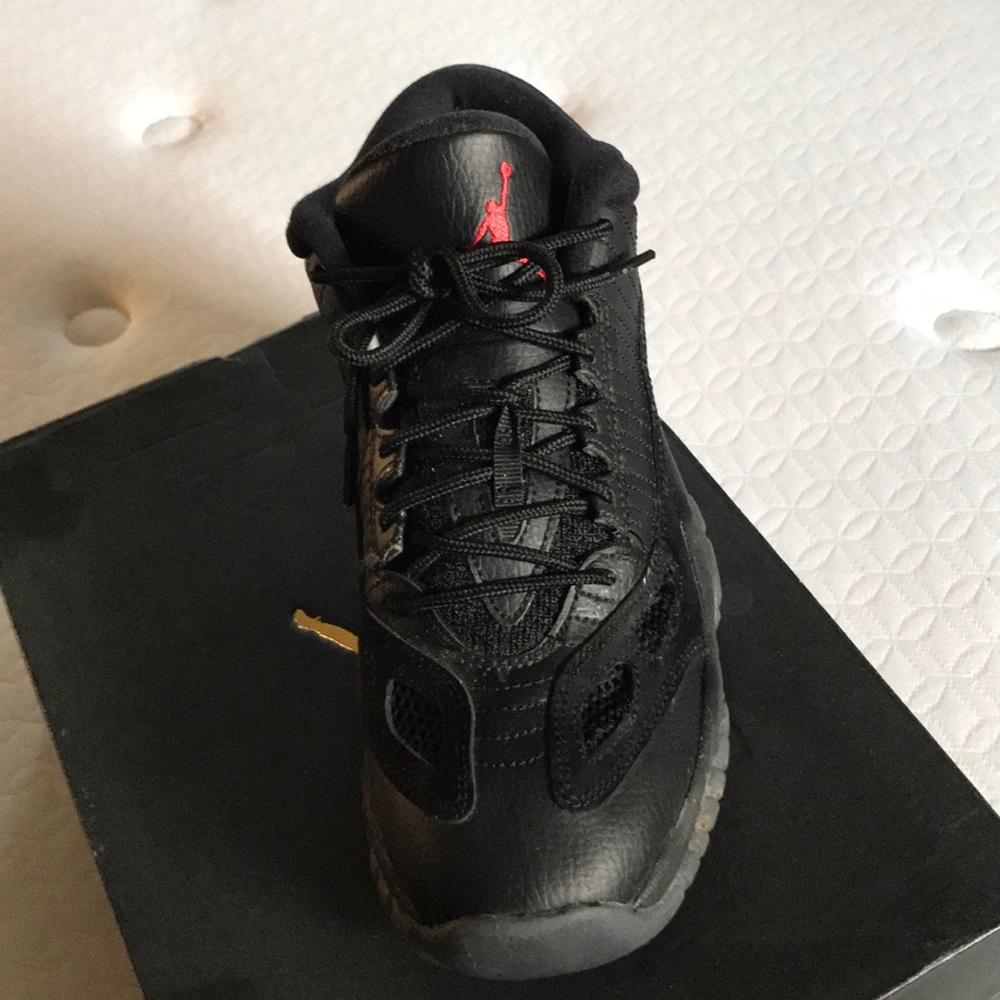 Black and red low top 11s